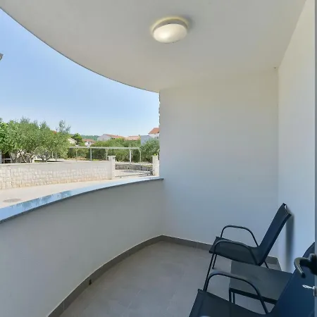 بيت للعطل East By Interhome Tribalj