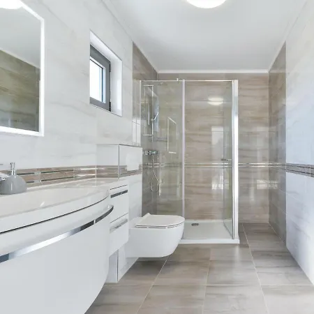 East By Interhome Tribalj