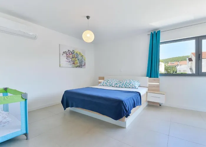 East By Interhome Tribalj